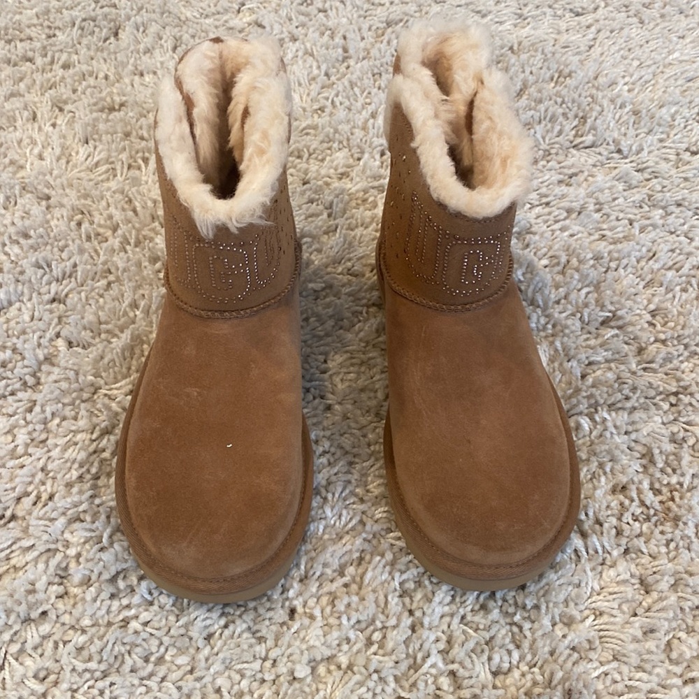 Uggs with rhinestone details size 7